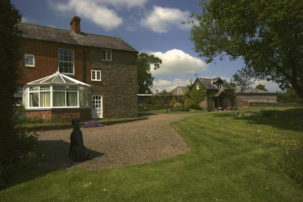 Hills Farm Bed & Breakfast Leominster Exterior photo