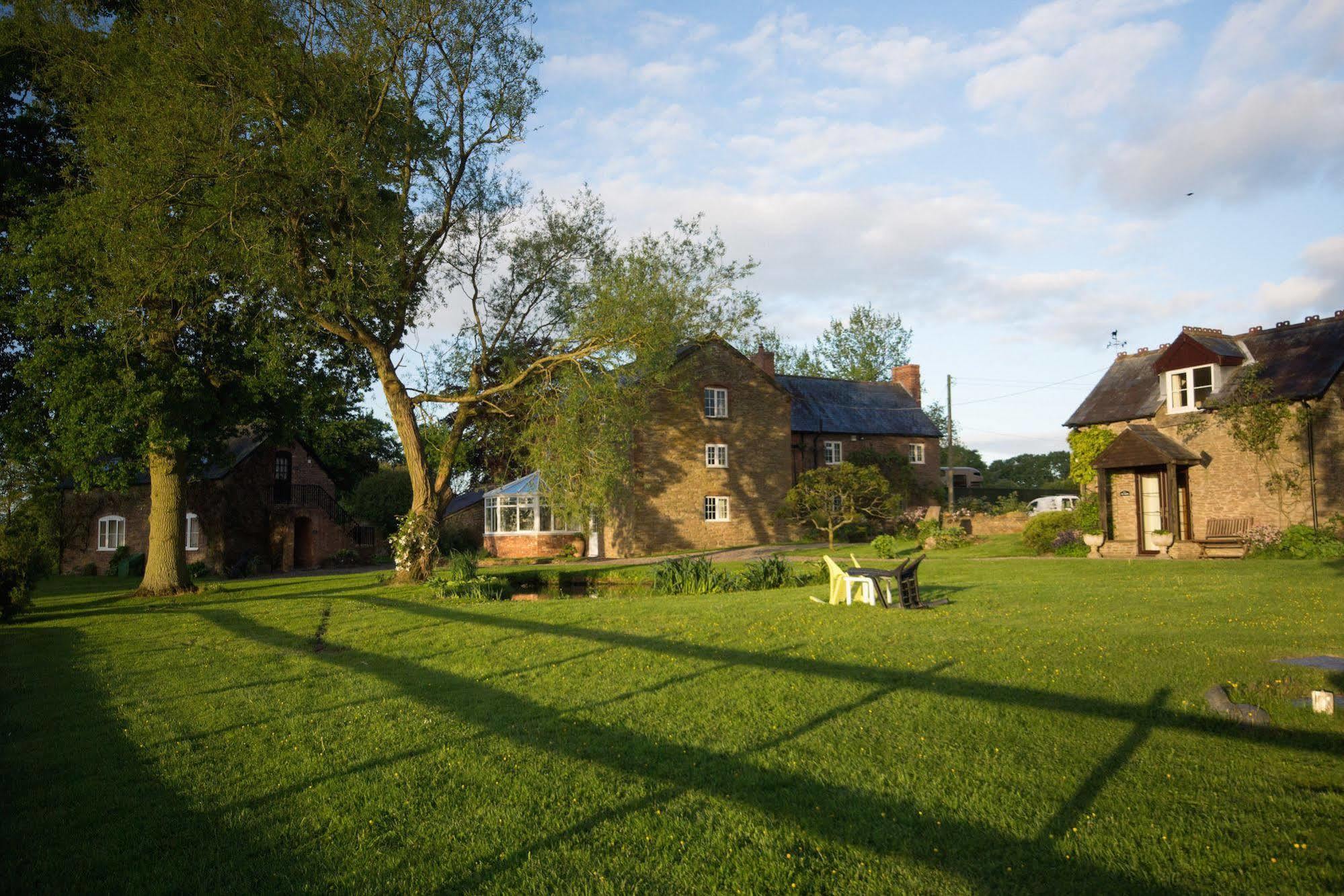 Hills Farm Bed & Breakfast Leominster Exterior photo